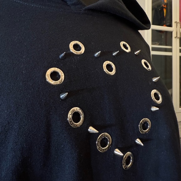 VICTORIA AND TOMAS BLACK HOODIE EYELET SPIKES HEART GOTH MEDIUM RET $250 EUC - Picture 2 of 6